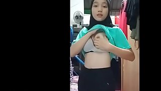 Anak Sma Sange Remas-Remas Susu