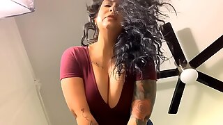Giantess taunts