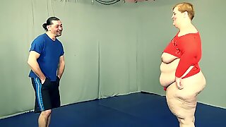 Tall Russian plumper with enormous arse with cellulites gets dick down by little guy