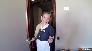 Thick Ass Chick Serves A Stiff Cock